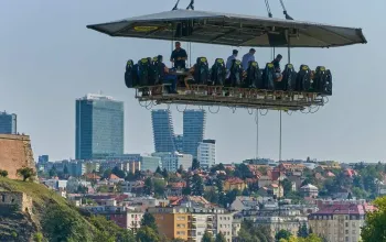 Luxusní obědové menu v oblacích nad Prahou
