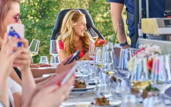 Luxusní obědové menu v oblacích nad Prahou