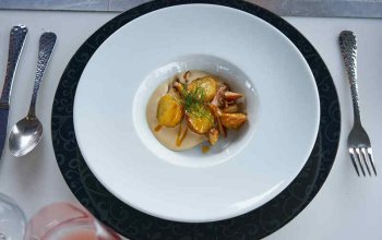Luxusní obědové menu v oblacích nad Prahou