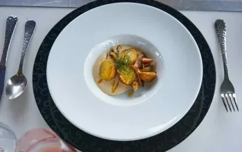 Luxusní obědové menu v oblacích nad Prahou