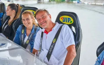 Luxusní obědové menu v oblacích nad Prahou