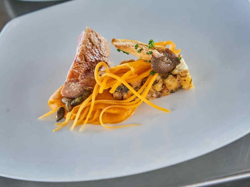 Luxusní obědové menu v oblacích nad Prahou