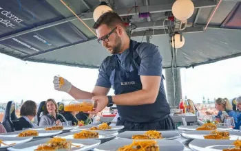 Luxusní obědové menu v oblacích nad Prahou
