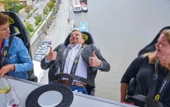 Večeře s koktejlovým párováním 50 metrů nad Prahou