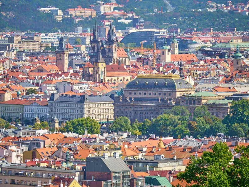 Večeře s koktejlovým párováním 50 metrů nad Prahou