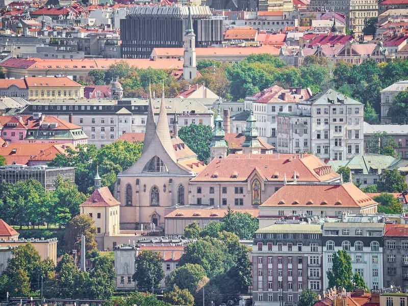 Večeře s koktejlovým párováním 50 metrů nad Prahou