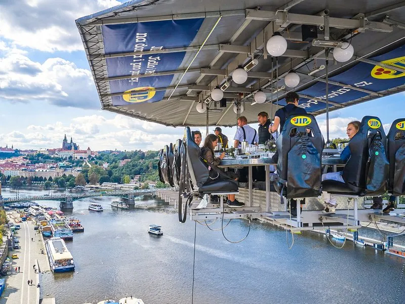 Tapas & Cava ve výšce nad Prahou