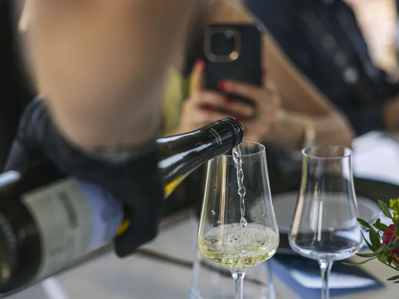 Tapas & Cava ve výšce nad Prahou
