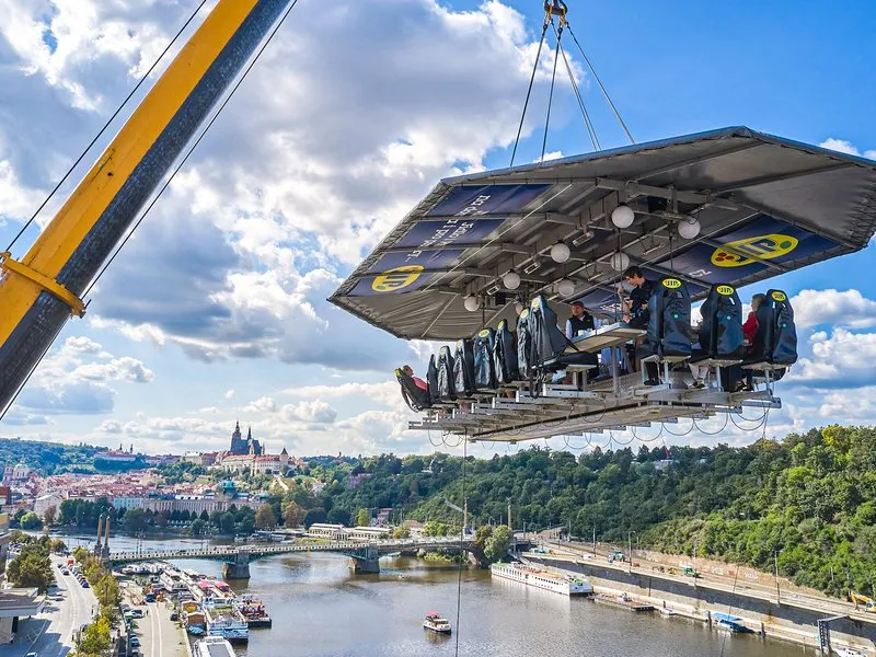 Tapas & Cava ve výšce nad Prahou