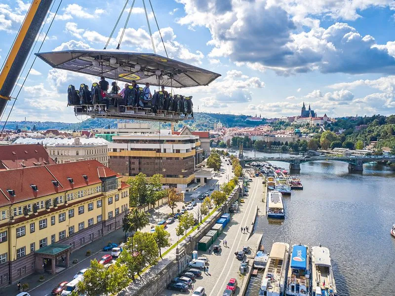 Tapas & Cava ve výšce nad Prahou