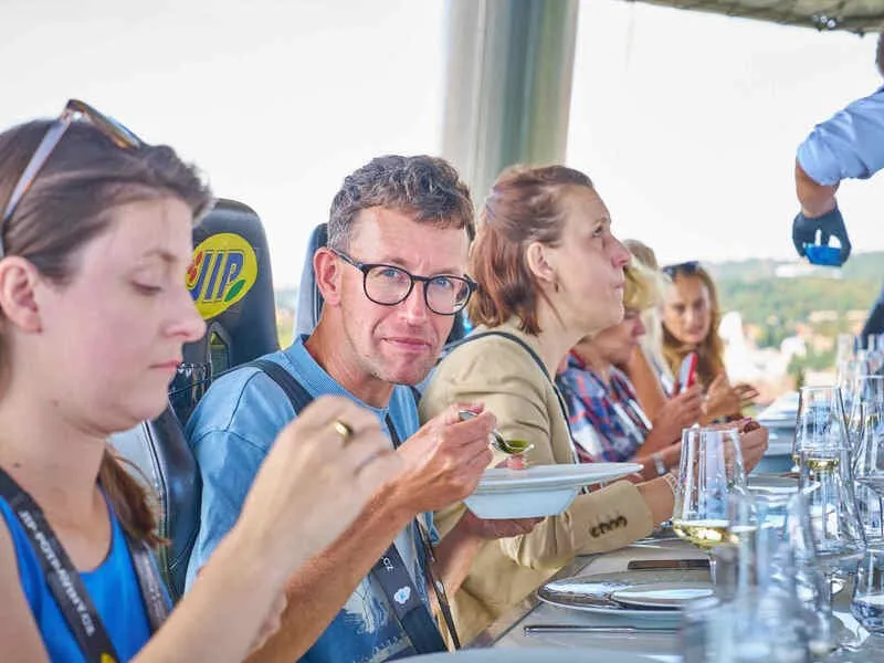 Tapas & Cava ve výšce nad Prahou