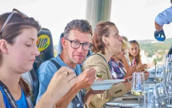 Tapas & Cava ve výšce nad Prahou