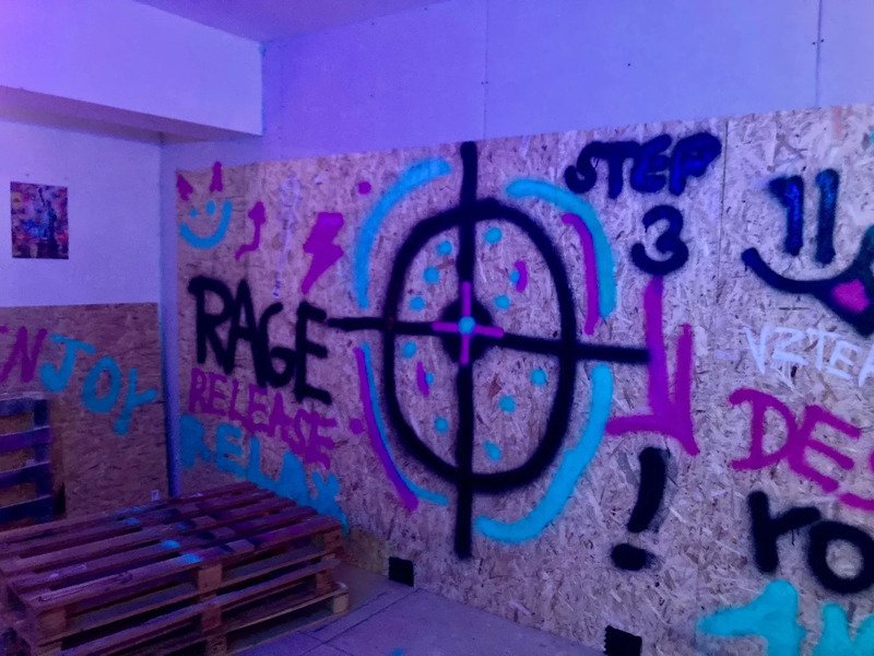 Destrukční terapie v rage roomu v Praze