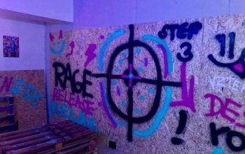 Destrukční terapie v rage roomu v Praze