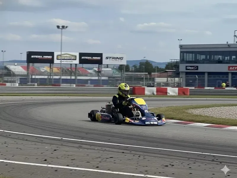 Adrenalinová jízda na okruzích a letištích v motokáře Rotax 125 MAX