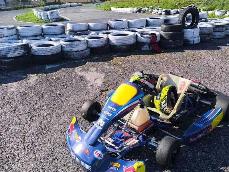Adrenalinová jízda na okruzích a letištích v motokáře Rotax 125 MAX