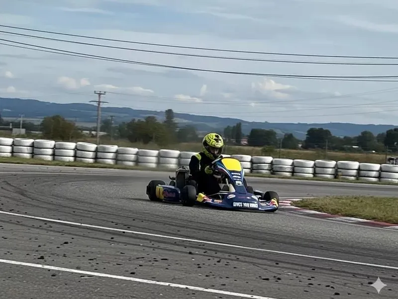 Adrenalinová jízda na okruzích a letištích v motokáře Rotax 125 MAX