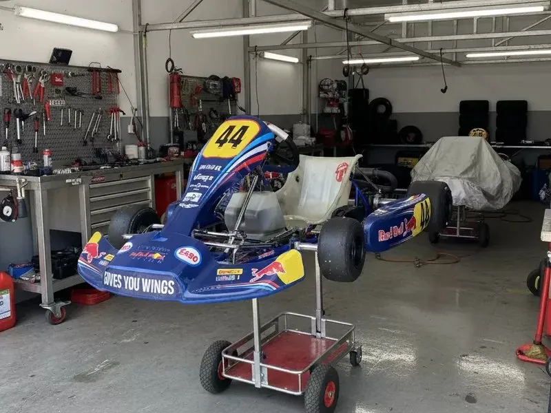 Adrenalinová jízda na okruzích a letištích v motokáře Rotax 125 MAX