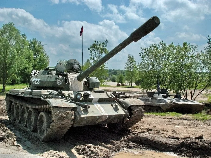 Řízení obrněného bojového tanku T-55