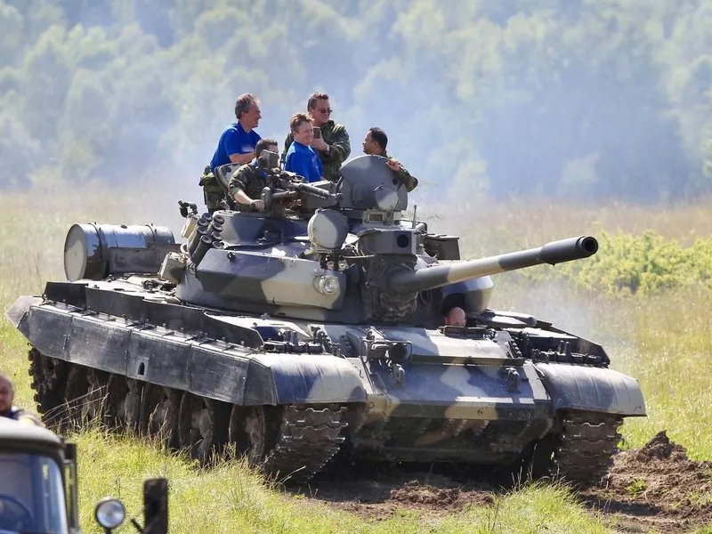 Řízení obrněného bojového tanku T-55