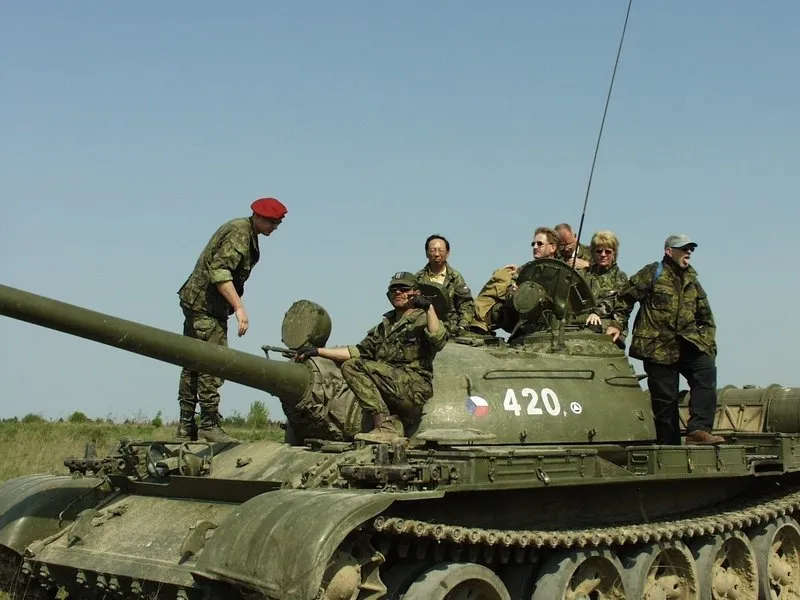 Řízení obrněného bojového tanku T-55