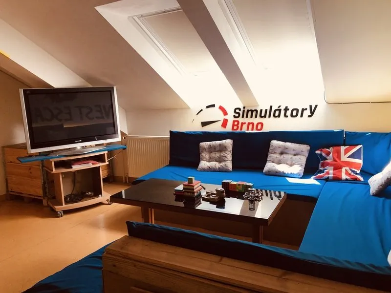 Závody aut na simulátorech v Brně, až 4 řidiči