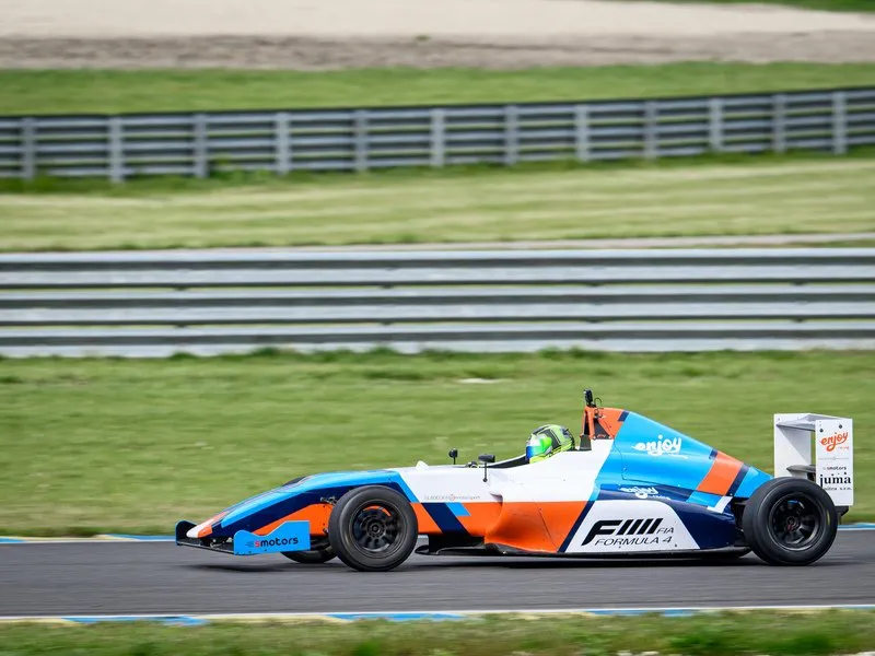 Atom Ariel vs. Formule F4 Mygale