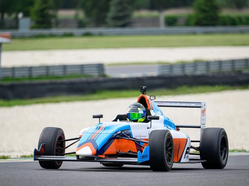 Atom Ariel vs. Formule F4 Mygale