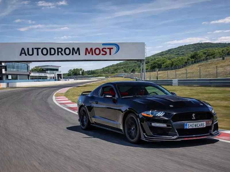Mustang GT SHELBY na okruhu Most v plné síle