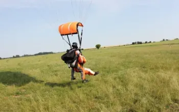 Tandemový seskok z 6 kilometrů