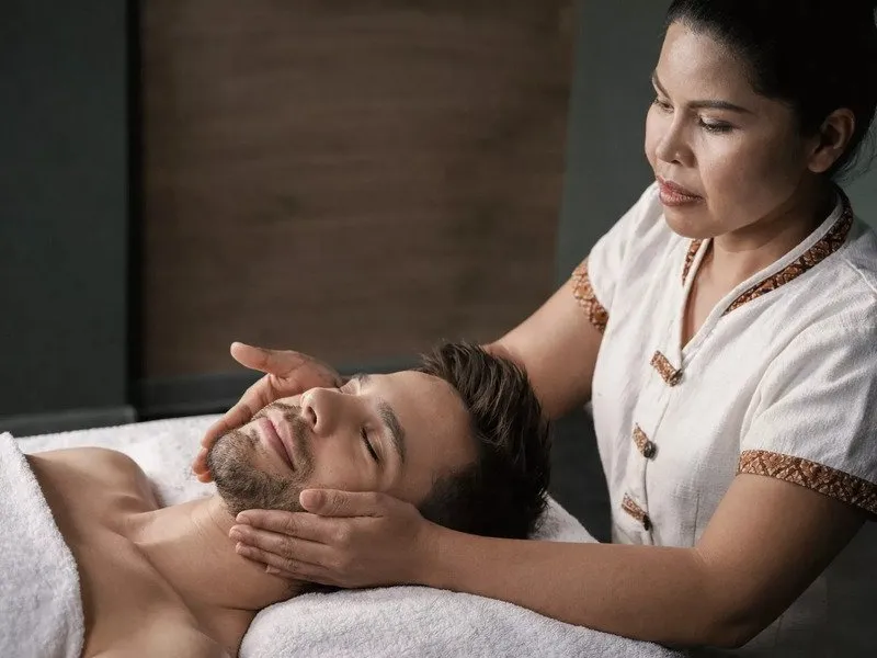 Gentleman Ritual – masáž zad a luxusní péče o pleť pro muže