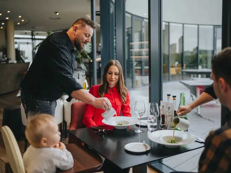 Degustační menu a let vrtulníkem v MG restauraci