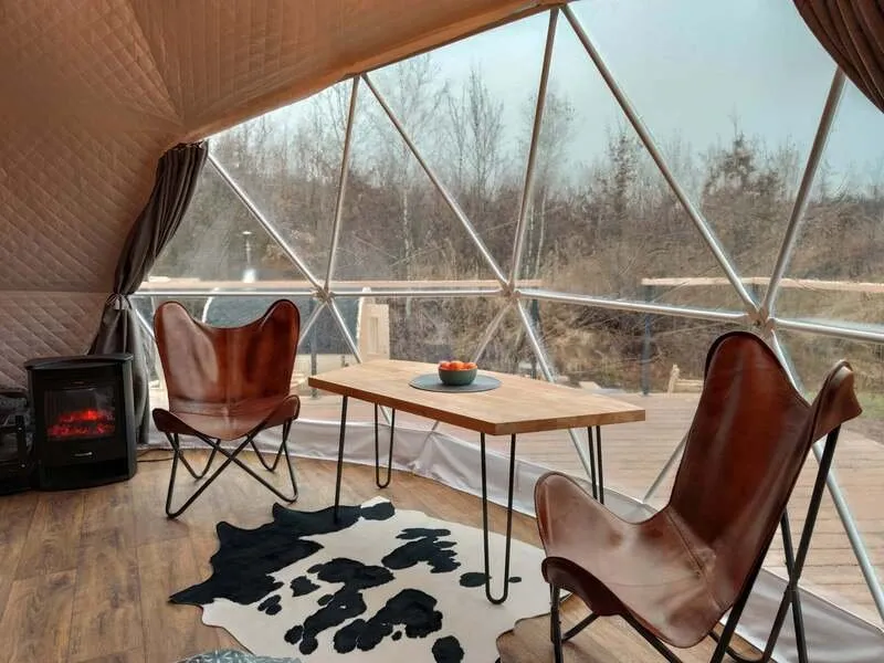 Romantický glamping s wellness a adrenalinem v Krkonoších