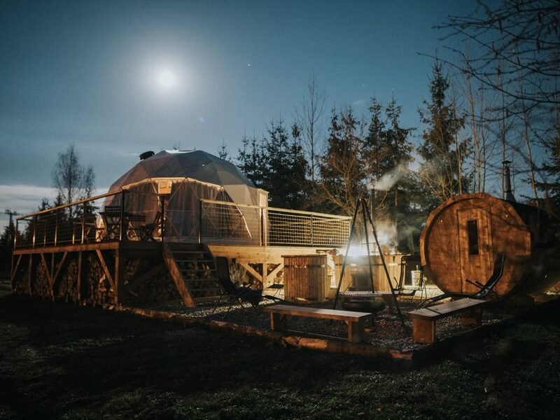 Romantický glamping s wellness a adrenalinem v Krkonoších