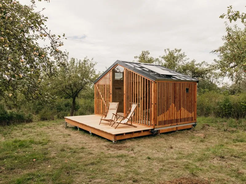 Klidný glamping pro dva mezi jabloněmi