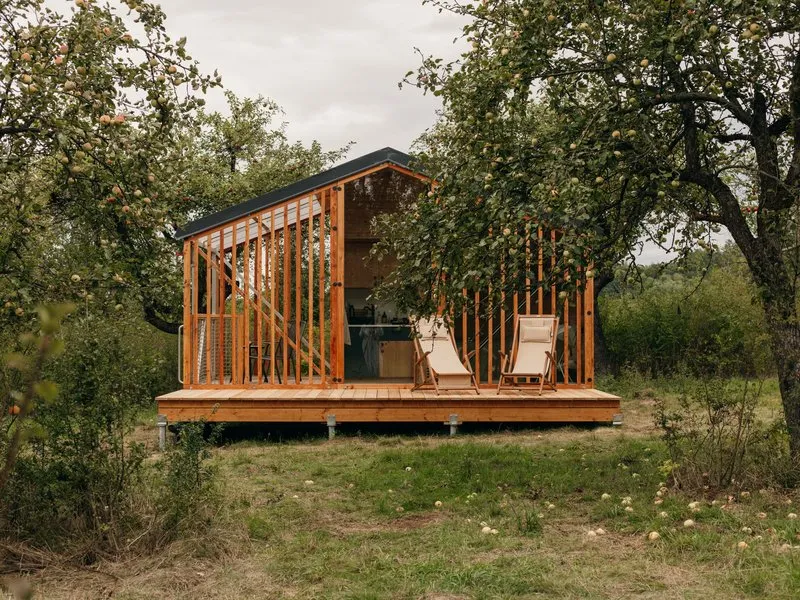 Klidný glamping pro dva mezi jabloněmi