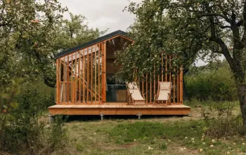 Klidný glamping pro dva mezi jabloněmi