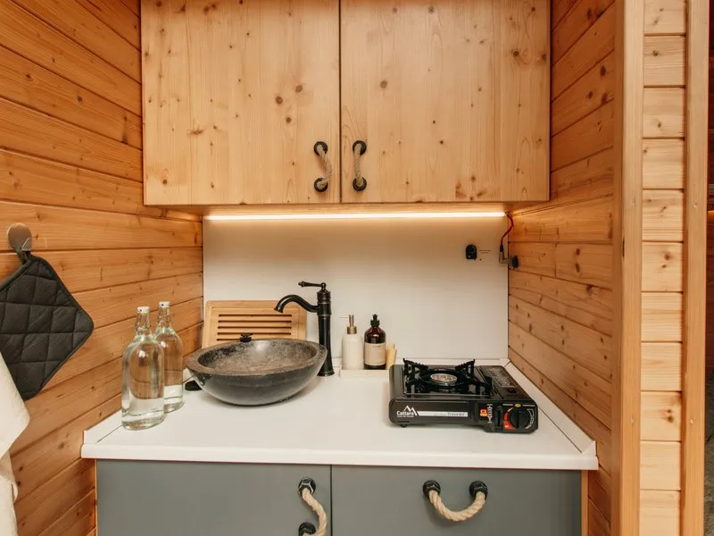 Klidný glamping pro dva mezi jabloněmi