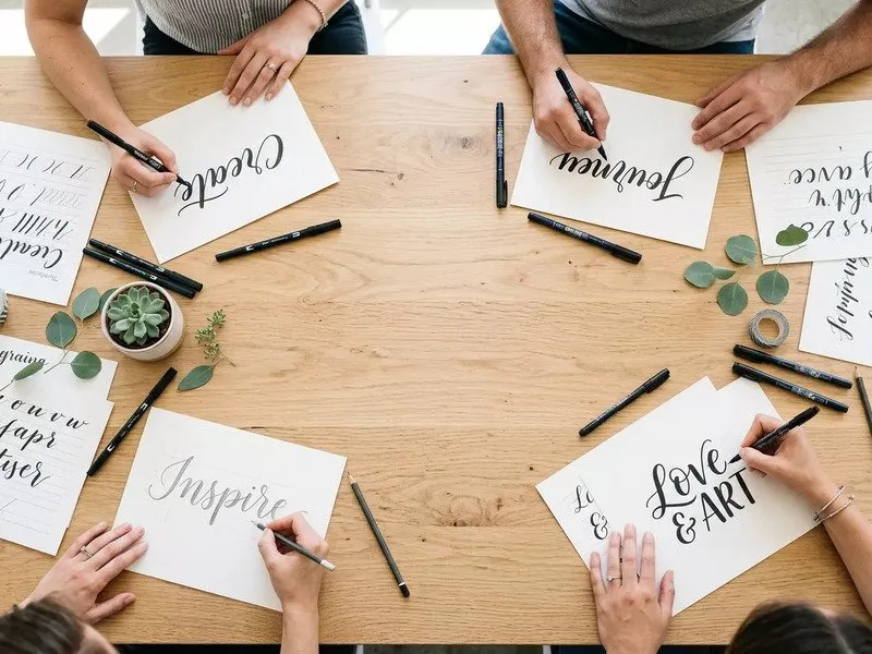 Workshop moderní kaligrafie: Kreativní odpočinek v Praze
