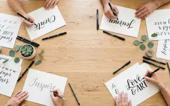Workshop moderní kaligrafie: Kreativní odpočinek v Praze