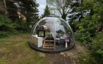 Noc pod hvězdami v průhledné bublině nedaleko Prahy