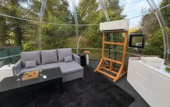 Noc pod hvězdami v průhledné bublině nedaleko Prahy
