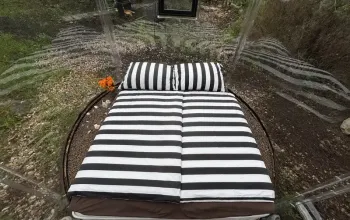 Noc pod hvězdami v průhledné bublině nedaleko Prahy