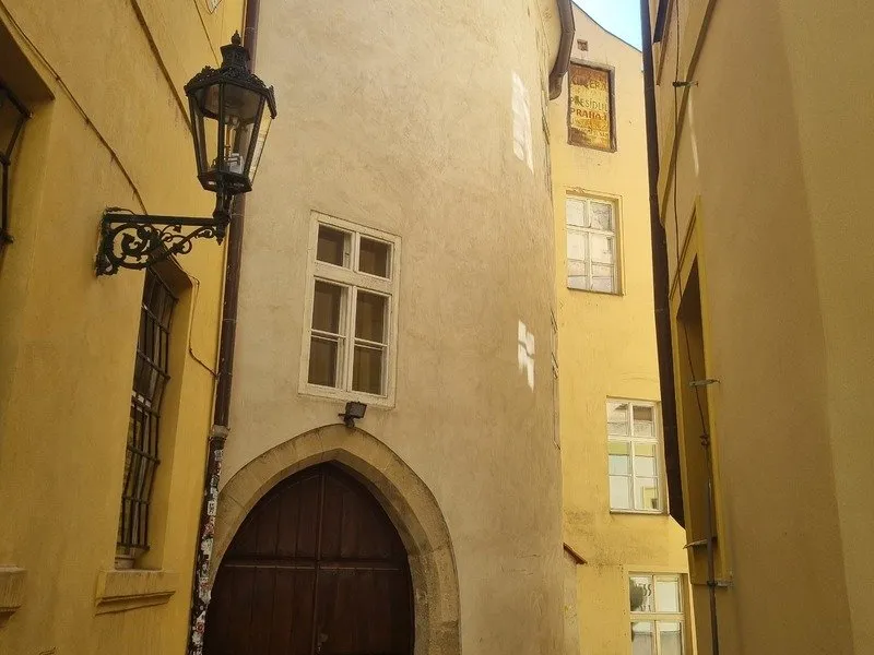 Staňte se tajnými agenty a zachraňte odboj v srdci Prahy