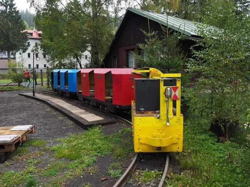 Zažijte nejstrmější železnici v Česku během jediného dne
