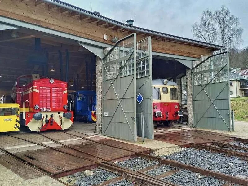Zažijte nejstrmější železnici v Česku během jediného dne