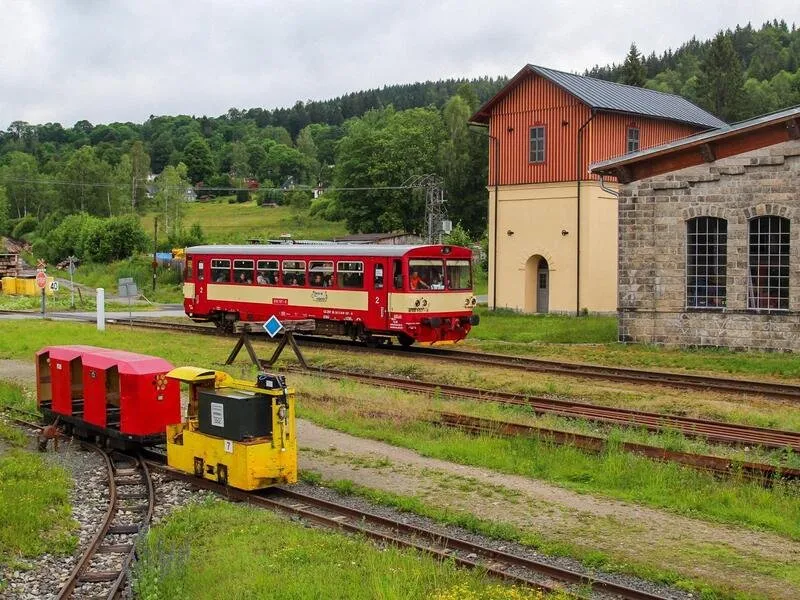 Zažijte nejstrmější železnici v Česku během jediného dne