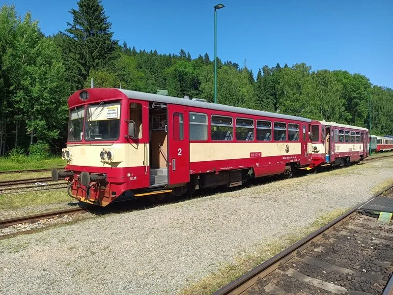 Zažijte nejstrmější železnici v Česku během jediného dne