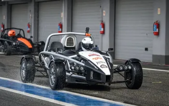 Jízda na okruhu v Ariel Atom