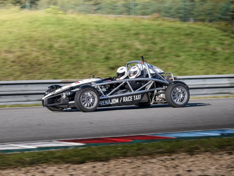 Jízda na okruhu v Ariel Atom